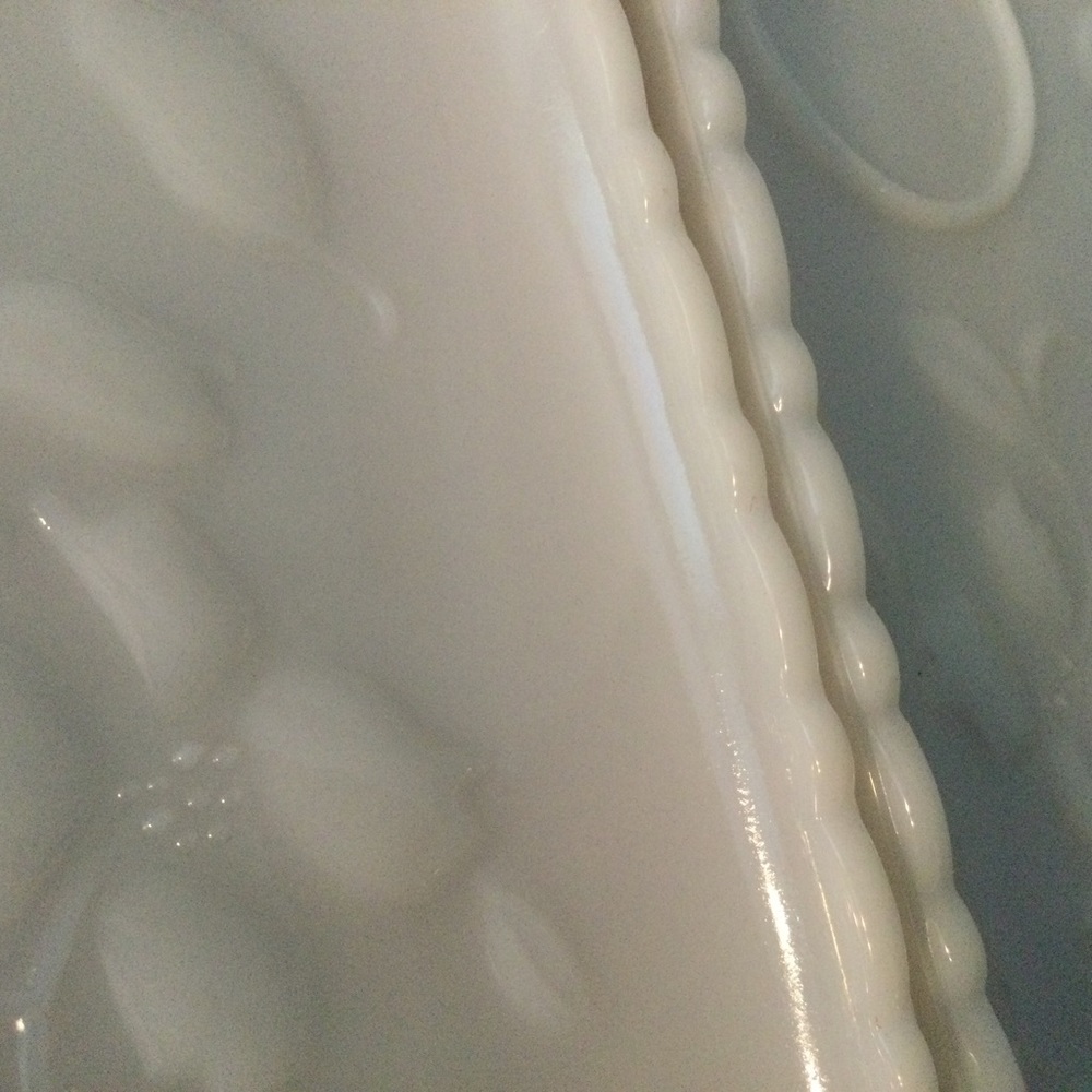 2 Vintage Milk Glass Hazel Atlas Milkglass Snack Plates - Picture 8 of 10
